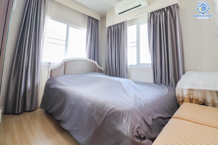 *****บ้านเดี่ยวมือสองนนทบุรี ม.คณาสิริ ชัยพฤกษ์-วงแหวน จากแบรนด์ชื่อดัง Sansiri บ้านสวย แถมเฟอร์นิเจอร์มายมาก บนเนื้อที่ 51.6 ตร.ว. มาพร้อมฟังก์ชัน 3 ห้องนอน 2 ห้องน้ำ จอดรถ 2 คัน แถมฟรี ! เครื่องปรับอากาศ 5 เครื่อง เติมเต็มด้วยสิ่งอำนวยความสะดวกครบครัน บนทำเลศักยภาพ ใกล้ถนนกาญจนาภิเษก และ รถไฟฟ้าสถานีคลองบางไผ่